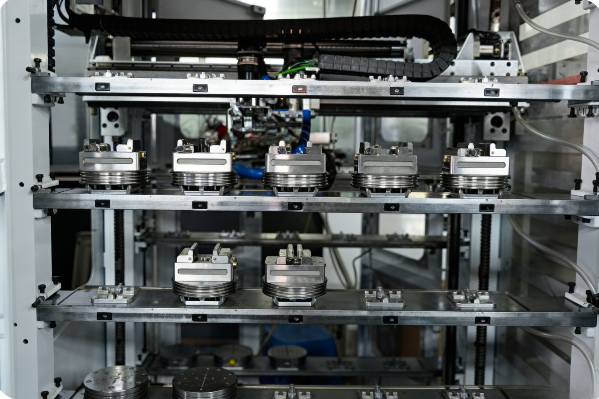 Self-Centering Vise for Multi-Process Composite Machining