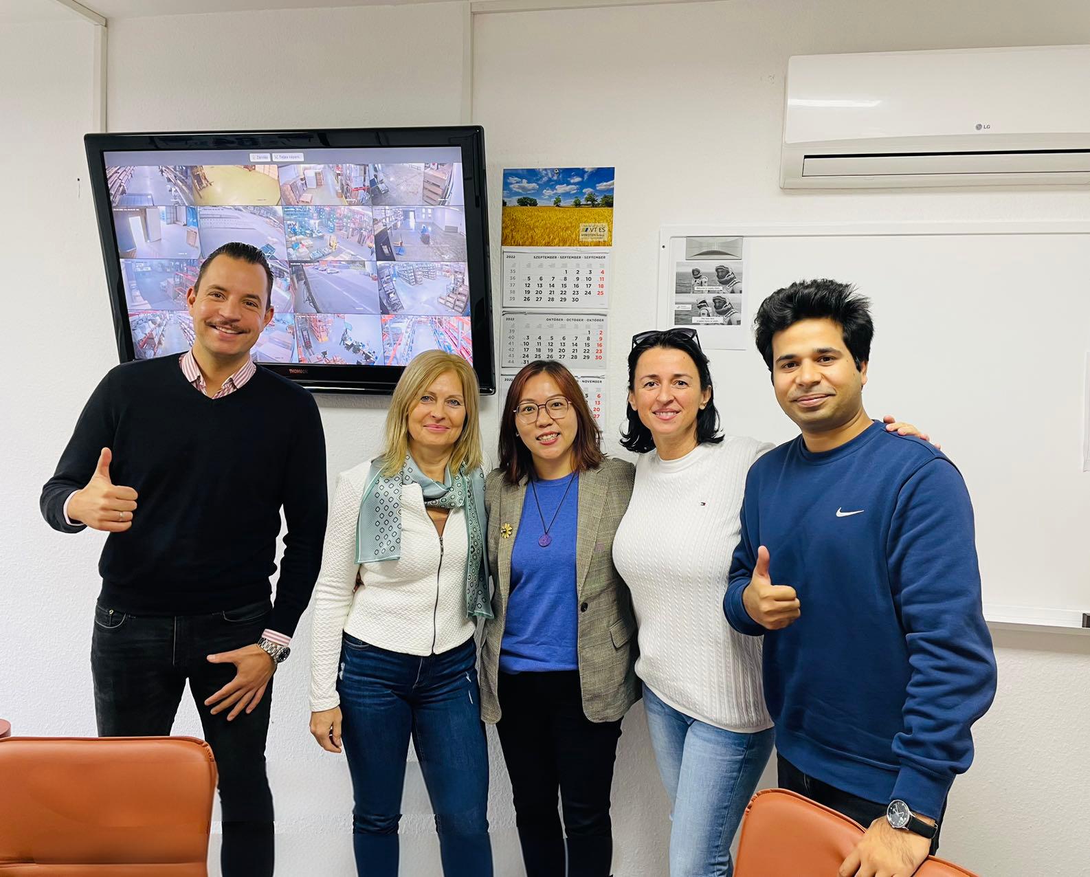 Ivy from XY-GLOBAL with Team from Videoton ES